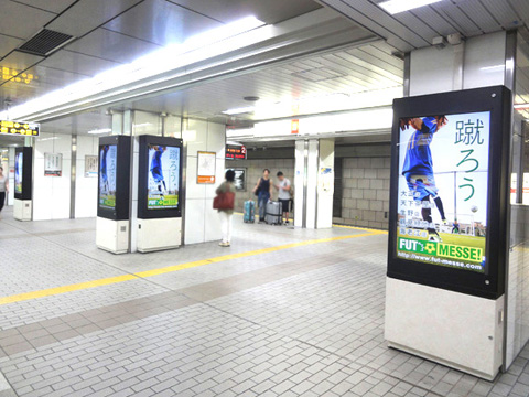 大阪地下鉄　梅田駅　梅田映像広告　FUTMESSE